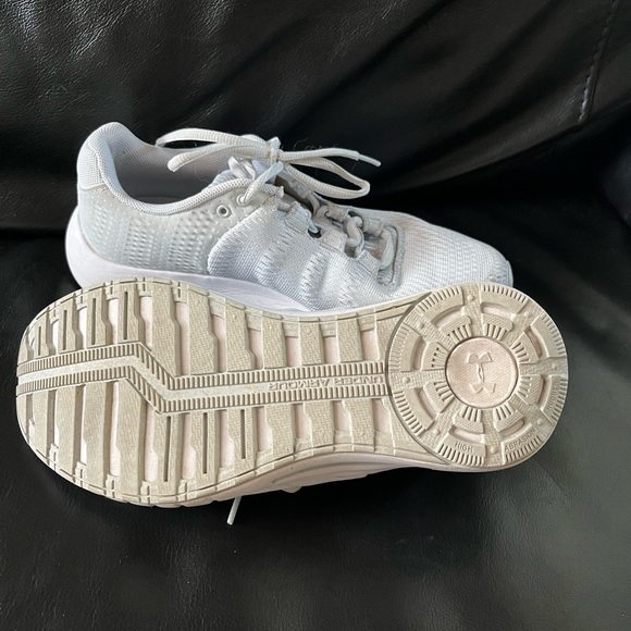 Under Armour Women's sz 7 running shoes - Picture 5 of 5